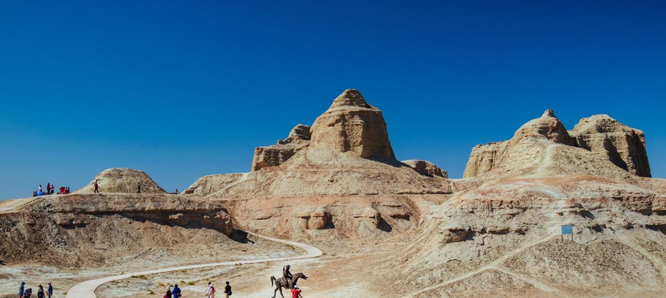 北疆穿越最美天山獨庫.喀納斯仙境12日自由行(雙飛.包車)_奎屯(或獨子山)-3hrs-烏爾禾魔鬼城(小火車+騎駱駝)-3.5hrs-布爾津(河提夜巿)_第05天